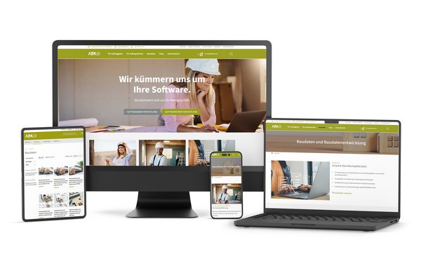 Responsive Website- und Shop-Design der ib-data GmbH für die ABK-Bausoftware auf verschiedenen Geräten: Desktop-Monitor, Laptop, Tablet und Smartphone. Die Website präsentiert moderne Navigation, optimierte Produktansichten und eine verbesserte Benutzerführung.
