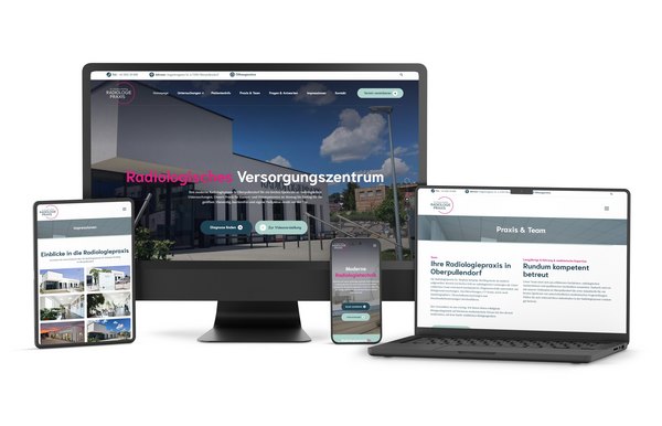 Responsive Website der Radiologiepraxis Dr. Schamp-Hertling auf Desktop, Laptop, Tablet und Smartphone. Die Website zeigt medizinische Leistungen, Patienteninformationen und Kontaktmöglichkeiten in einem klaren, modernen Layout.